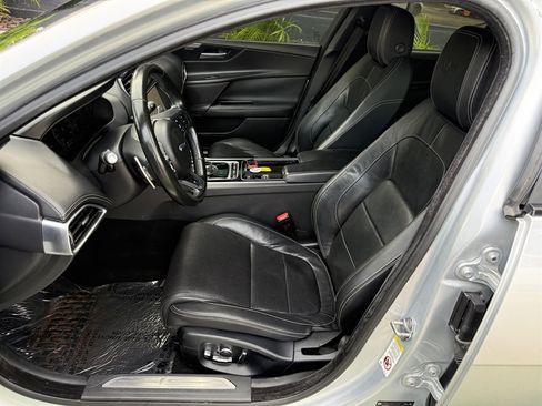 Used 2018 Jaguar XE S RWD image 13