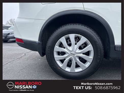 Used 2017 Nissan Rogue S image 9