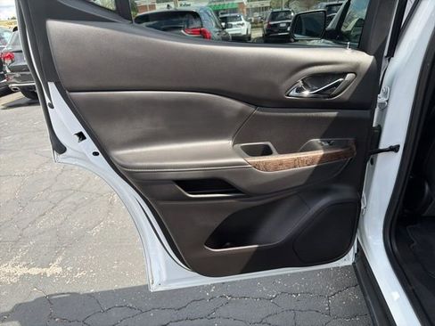 Used 2023 GMC Acadia Denali w/ Denali Ultimate Package image 13