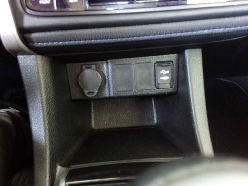 Used 2018 Toyota Corolla SE FWD image 13