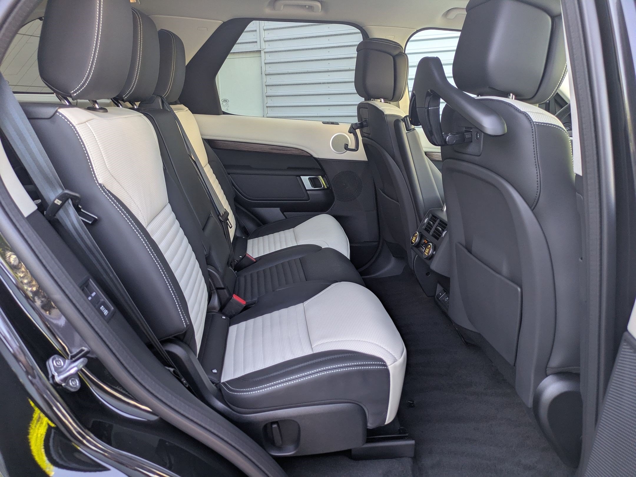 New 2026 Land Rover Discovery Dynamic SE AWD/4WD image 28