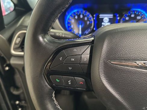 Used 2020 Chrysler Pacifica Touring-L w/ S Appearance Package image 17