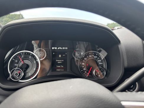 Used 2024 RAM 2500 Big Horn image 21