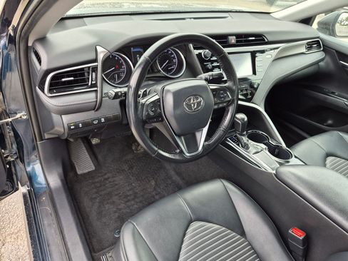 Used 2019 Toyota Camry SE FWD image 16