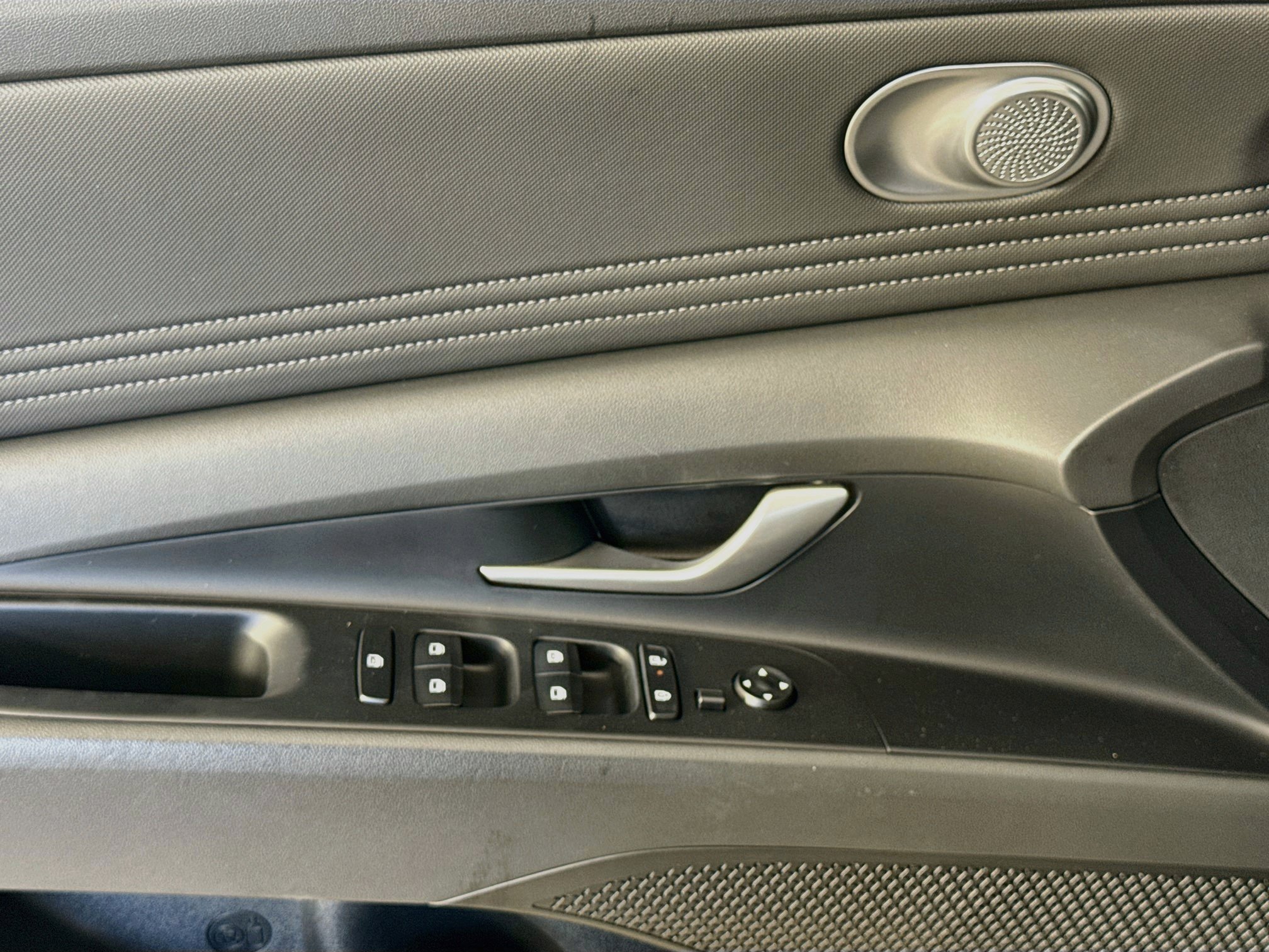 Used 2025 Hyundai Elantra Limited FWD image 20