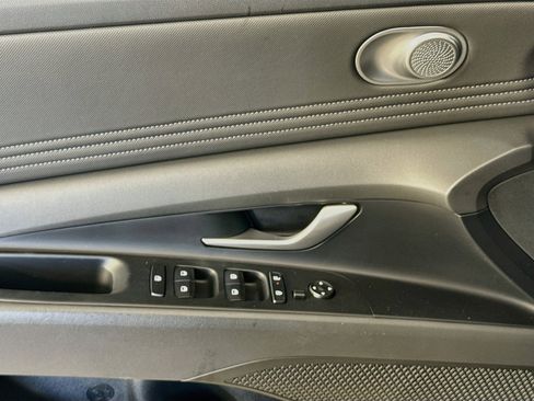 Used 2025 Hyundai Elantra Limited FWD image 20