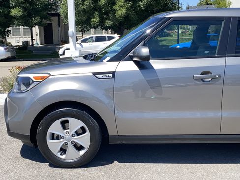 Used 2016 Kia Soul FWD image 2