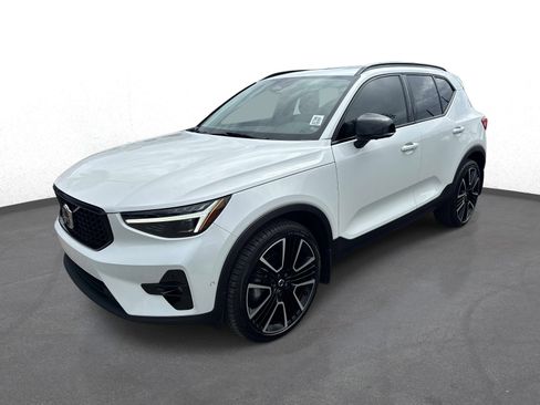 Used 2024 Volvo XC40 B5 Ultimate w/ Climate Package AWD/4WD image 7