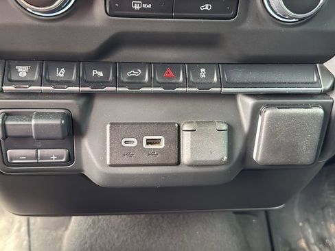 Used 2024 Chevrolet Silverado 2500 Custom w/ Custom Value Package image 10