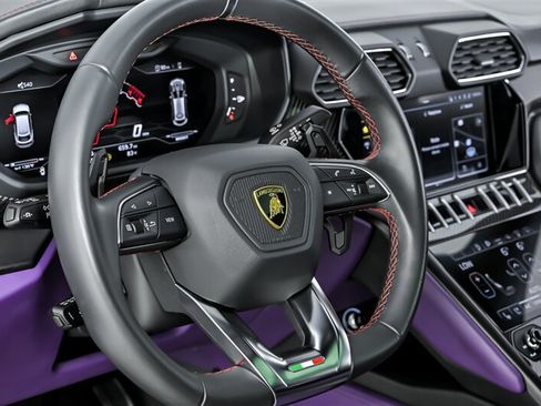Used 2022 Lamborghini Urus AWD/4WD image 24
