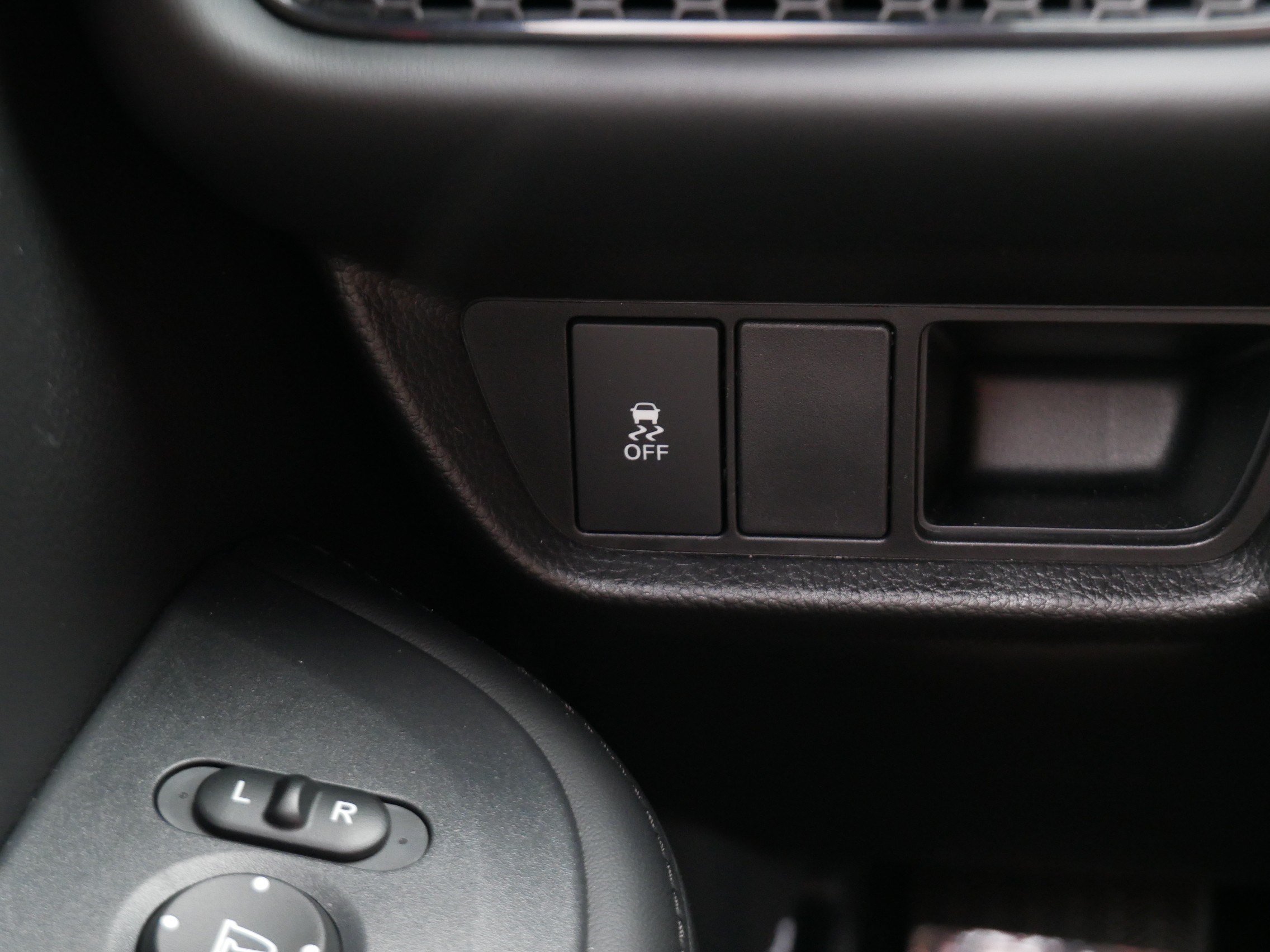 Certified 2027 Honda HR-V LX image 28