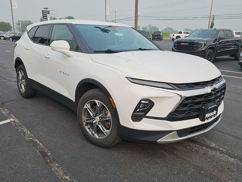 Used 2023 Chevrolet Blazer LT w/ Driver Confidence Package AWD/4WD image 3