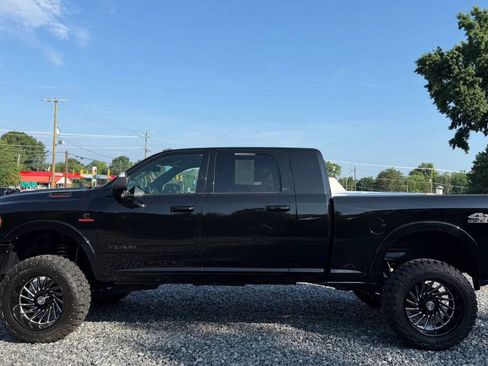 Used 2022 RAM 2500 Laramie w/ Night Edition AWD/4WD image 3
