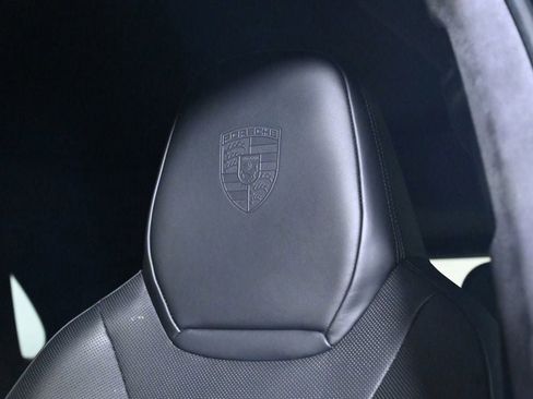 Certified 2022 Porsche Cayenne Turbo S AWD/4WD image 23