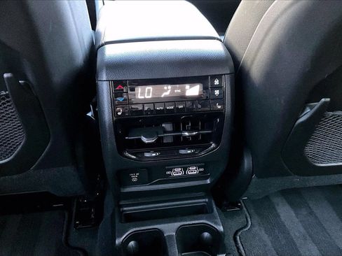 Used 2025 Jeep Grand Cherokee L Limited w/ Black Appearance Package AWD/4WD image 16