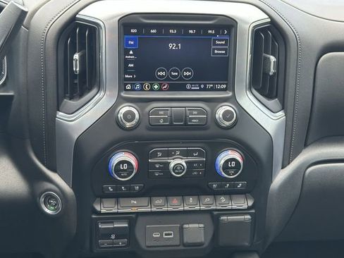 Used 2022 GMC Sierra 1500 SLT AWD/4WD image 17