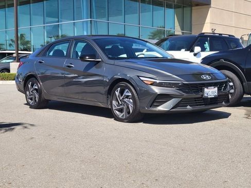 Certified 2025 Hyundai Elantra SEL FWD image 30