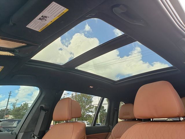 Used 2025 BMW X7 M60i AWD/4WD image 19