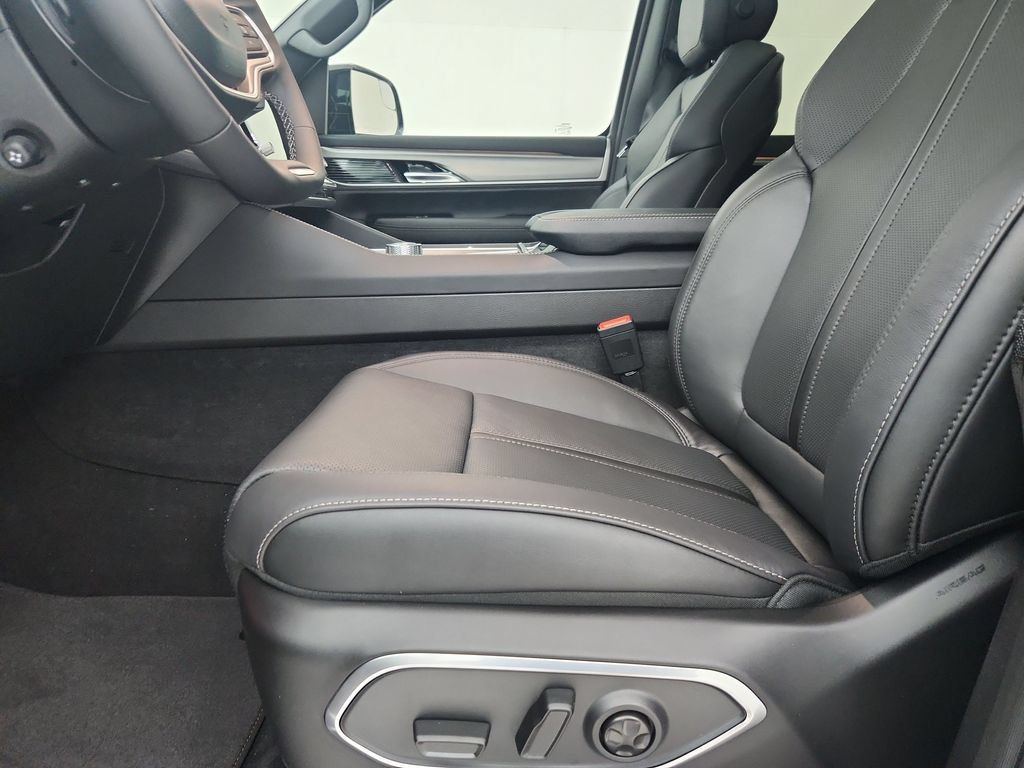 New 2026 Jeep Grand Wagoneer Limited AWD/4WD image 19