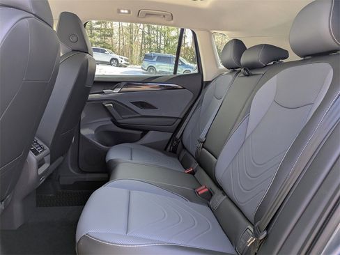 New 2025 Volkswagen Tiguan SE image 13