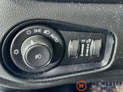 Used 2022 Jeep Renegade Altitude w/ Convenience Group AWD/4WD image 12