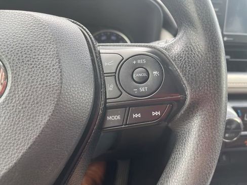 Used 2020 Toyota RAV4 XLE w/ Convenience Package FWD image 19
