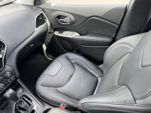 Used 2020 Jeep Cherokee Limited image 17