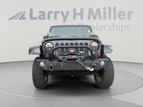 Used 2011 Jeep Wrangler Unlimited Sahara w/ Connectivity Group AWD/4WD image 8