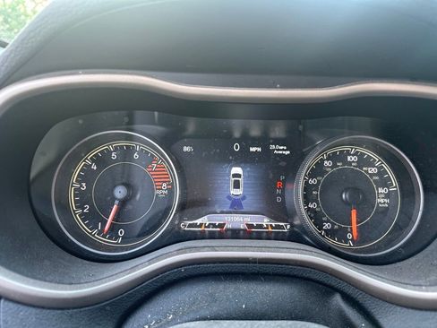 Used 2017 Jeep Cherokee Limited AWD/4WD image 6