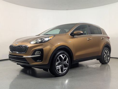 Used 2020 Kia Sportage EX AWD/4WD image 3