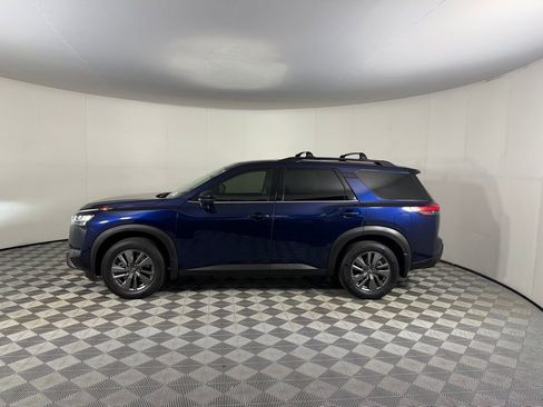 Used 2022 Nissan Pathfinder SV w/ SV Premium Package image 12