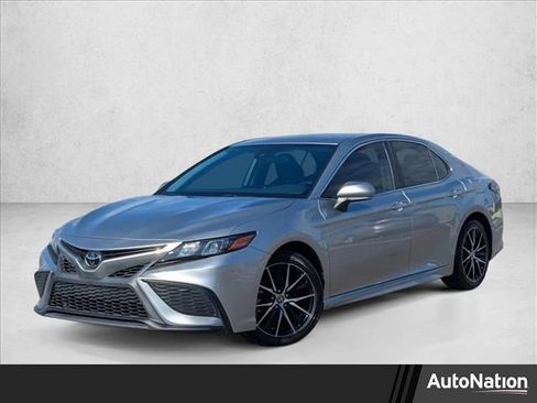 Used 2023 Toyota Camry SE image 1