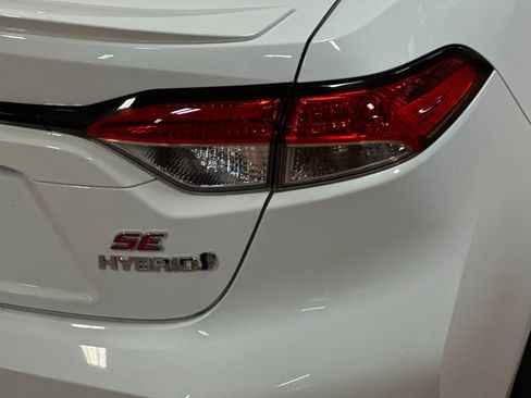 Used 2024 Toyota Corolla SE w/ SE Package image 25