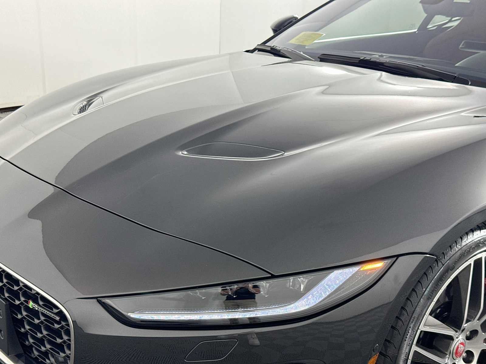 Used 2023 Jaguar F-TYPE R-Dynamic AWD/4WD image 27