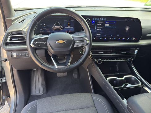 Used 2025 Chevrolet Traverse LT AWD/4WD image 12