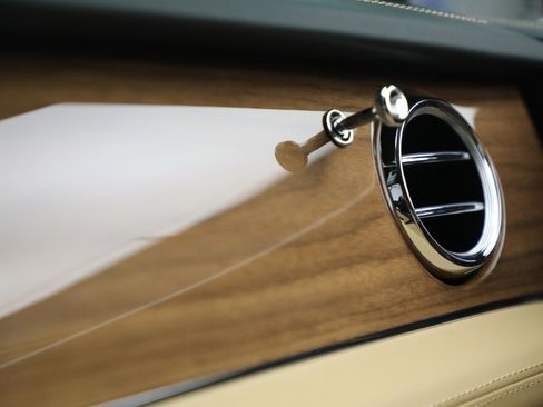 New 2025 Bentley Bentayga image 35