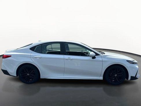 Used 2025 Toyota Camry SE FWD image 2