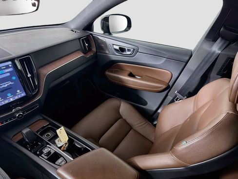 Certified 2024 Volvo XC60 B5 Plus AWD/4WD image 26