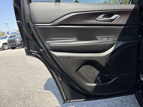 Used 2023 Jeep Grand Cherokee Altitude image 32