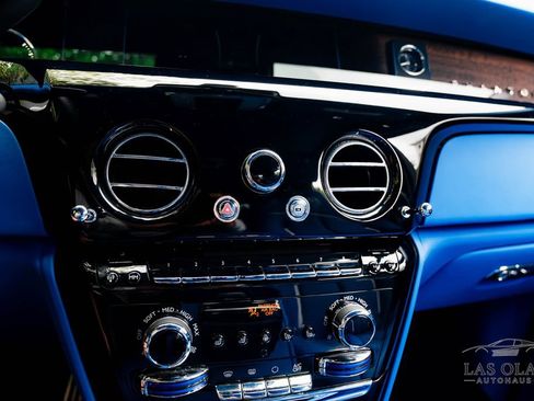 Used 2024 Rolls-Royce Phantom Sedan RWD image 38