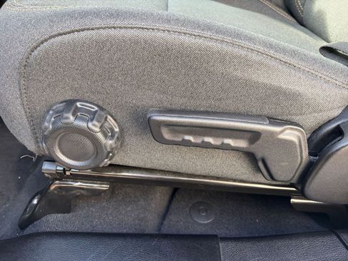 Used 2025 Jeep Wrangler Sahara image 23