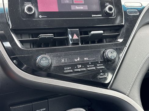 Used 2021 Toyota Camry SE FWD image 19
