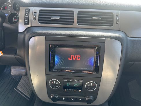 Used 2011 Chevrolet Tahoe LT w/ Luxury Package AWD/4WD image 16