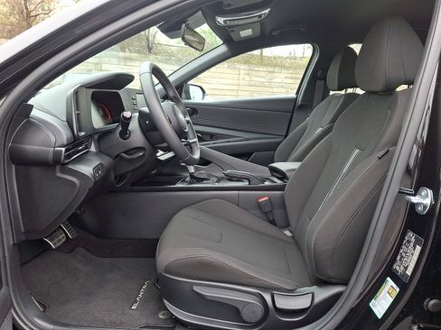 Certified 2025 Hyundai Elantra Sport image 13