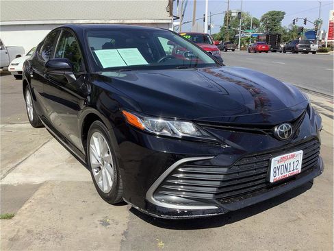 Used 2022 Toyota Camry LE FWD image 3
