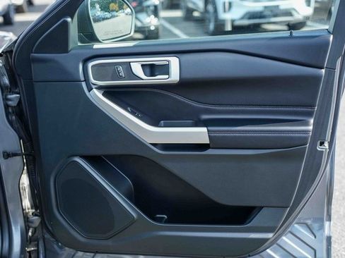 Used 2023 Ford Explorer XLT image 18