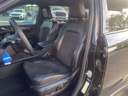 Used 2023 Jeep Grand Cherokee L Laredo RWD image 15