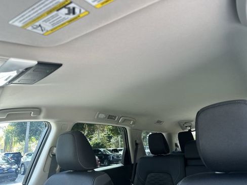 Used 2025 Nissan Pathfinder SV image 16