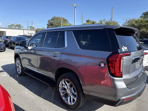 Used 2021 GMC Yukon SLT w/ SLT Premium Package image 3