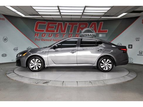 Used 2024 Nissan Altima 2.5 S image 3